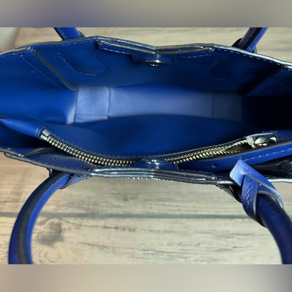 Michael Kors “MAE” NWT Women’s Sapphire Leather SM Messenger Bag with dust bag - Picture 3 of 7